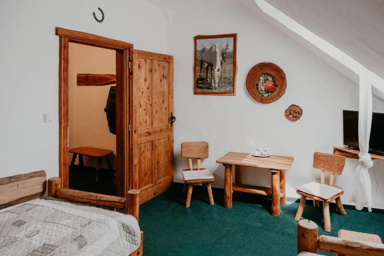 Osada Havranu Hotel Hnanice  Kültér fotó