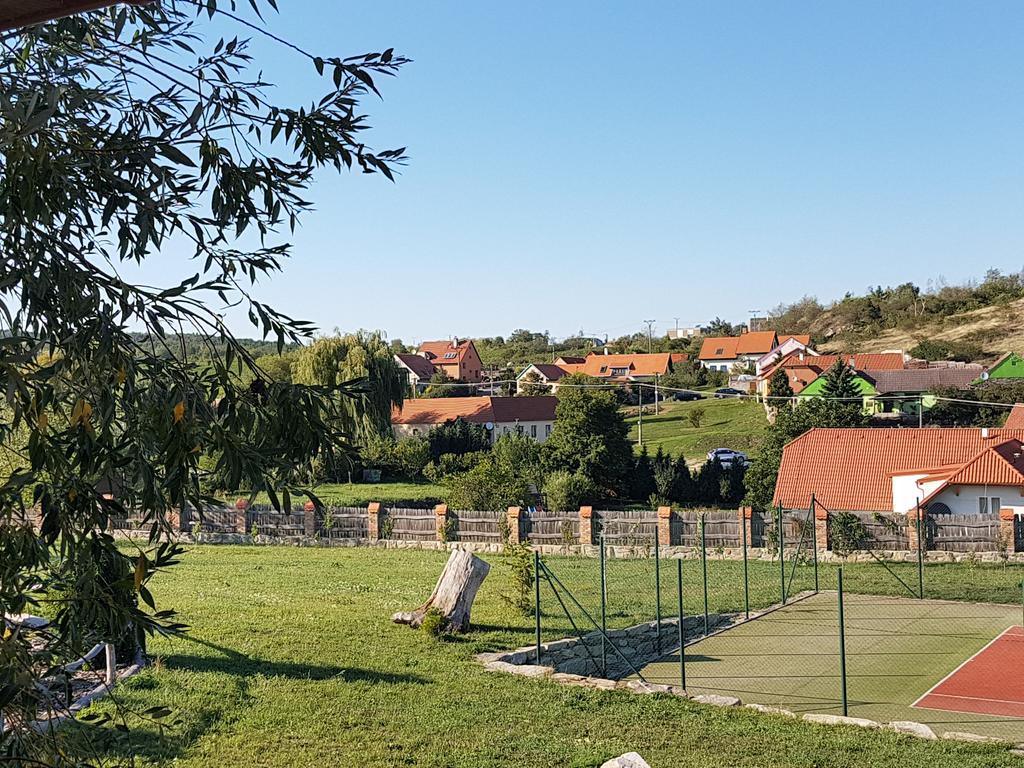 Osada Havranu Hotel Hnanice  Kültér fotó