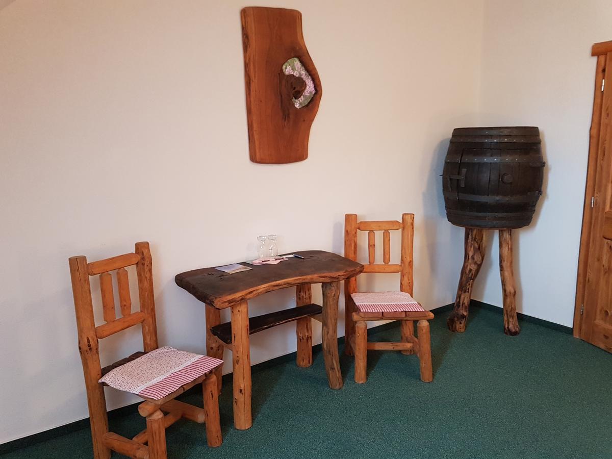 Osada Havranu Hotel Hnanice  Kültér fotó
