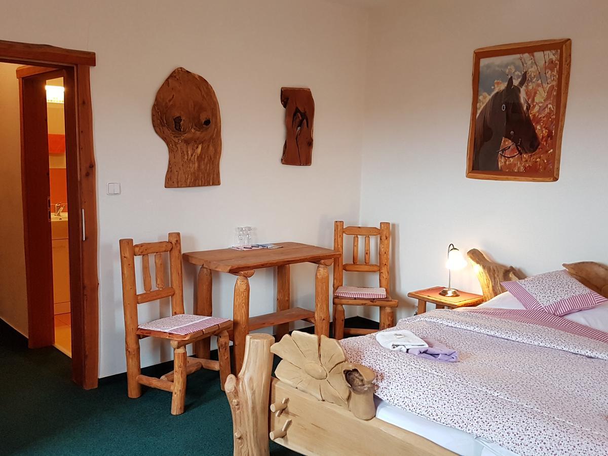Osada Havranu Hotel Hnanice  Kültér fotó