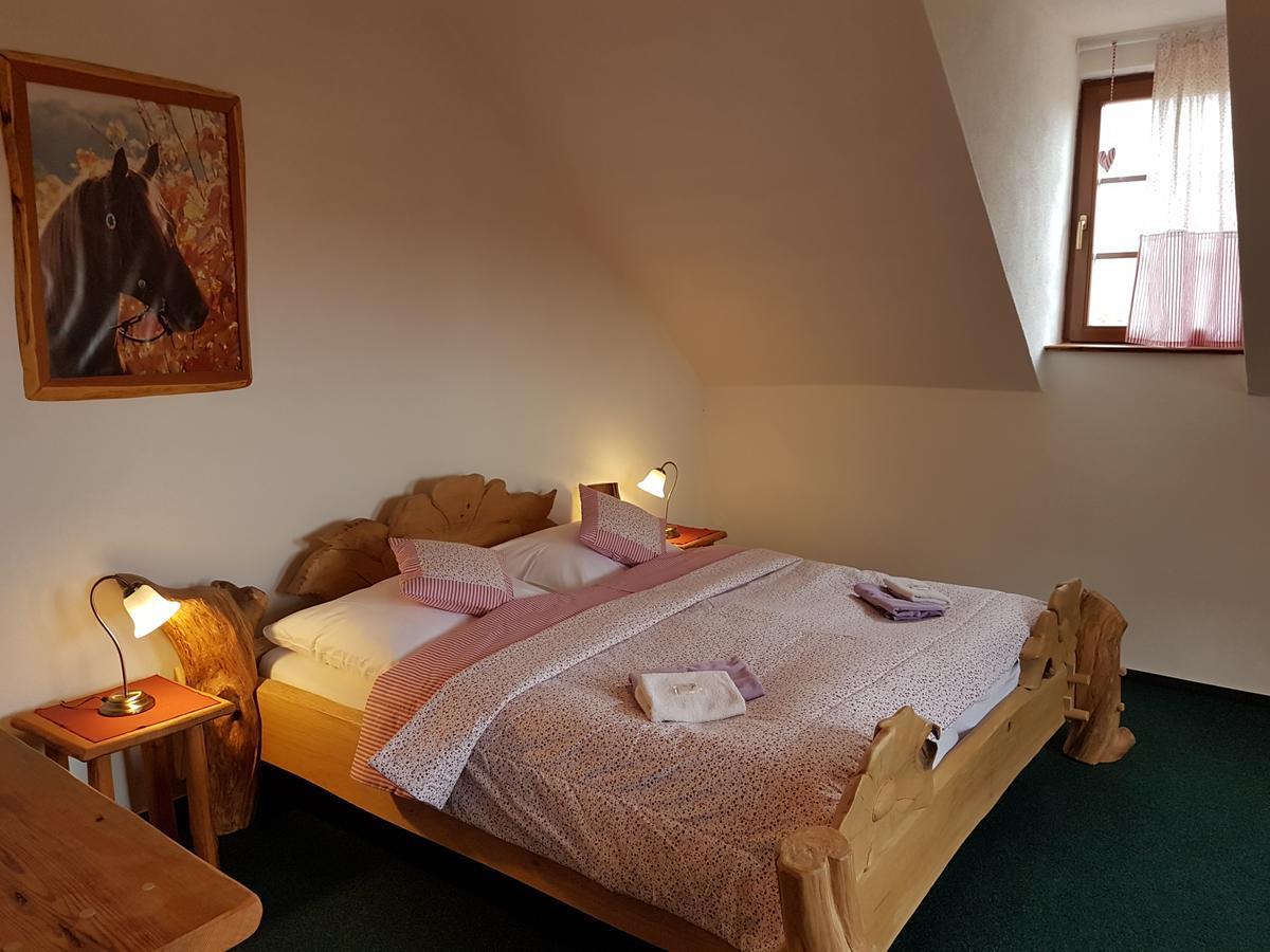 Osada Havranu Hotel Hnanice  Kültér fotó